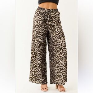 H&M Leopard Print Wide-Leg Pants length 39 long waist 13 can stretch to 17 1/2.